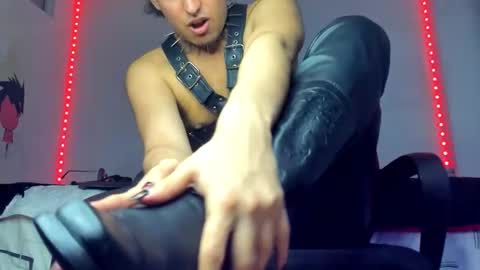 Snapshot of alexxx_savage chatting on 12/05/25, 02:20 Alexander online show from 12/05/25, 02:20