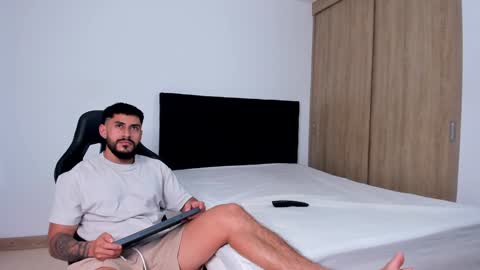 Snapshot of alexxxmachine chatting on 12/31/24, 10:34 Alex freelance model instagram alex b229 online show from 12/31/24, 10:34