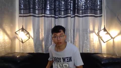 Snapshot of alexy_re chatting on 11/24/25, 11:21 alexy re online show from 11/24/25, 11:21