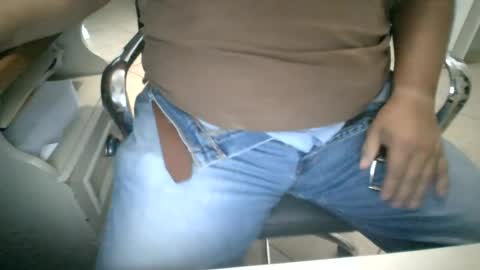 Snapshot of alfonsogomez110 chatting on 08/07/26, 11:07 Alfonso Gomez online show from 08/07/26, 11:07