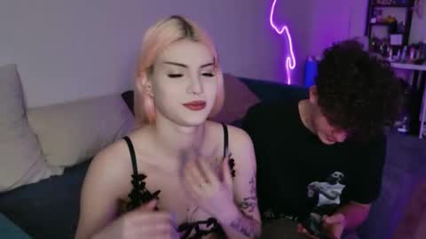 Snapshot of alice118james chatting on 09/19/25, 06:08 alice and james online show from 09/19/25, 06:08