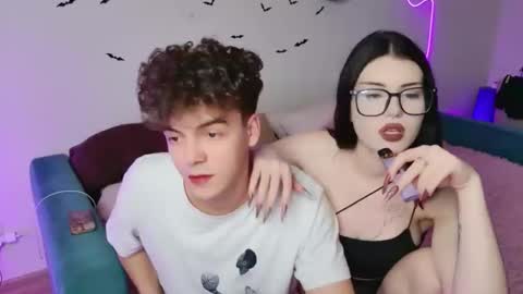 Snapshot of alice118james chatting on 11/06/25, 11:22 alice and james online show from 11/06/25, 11:22