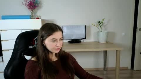 Snapshot of alice_________________________ chatting on 10/15/25, 08:31 Alice online show from 10/15/25, 08:31