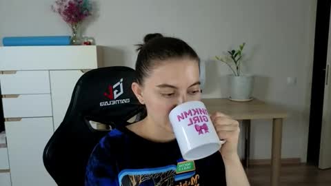 Snapshot of alice_________________________ chatting on 10/16/25, 07:15 Alice online show from 10/16/25, 07:15