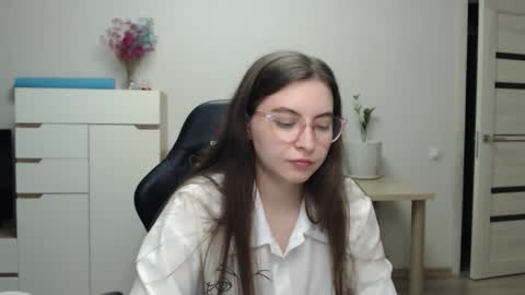 Snapshot of alice_________________________ chatting on 11/07/25, 06:52 Alice online show from 11/07/25, 06:52