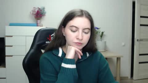 Snapshot of alice_________________________ chatting on 11/14/25, 09:46 Alice online show from 11/14/25, 09:46