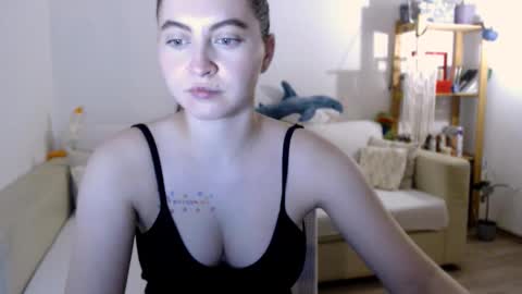 Snapshot of alice_________________________ chatting on 11/15/25, 08:16 Alice online show from 11/15/25, 08:16