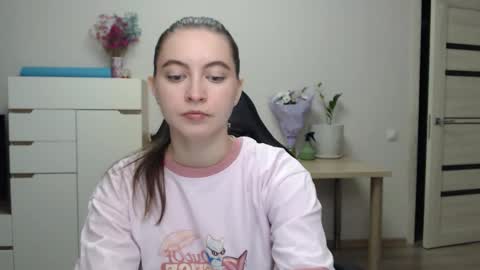 Snapshot of alice_________________________ chatting on 11/17/25, 06:24 Alice online show from 11/17/25, 06:24