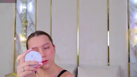 Snapshot of alice_charmy chatting on 02/20/25, 05:01 Alice in Wonderland online show from 02/20/25, 05:01