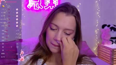 Snapshot of alice_charmy chatting on 09/22/25, 06:04 Alice in Wonderland online show from 09/22/25, 06:04