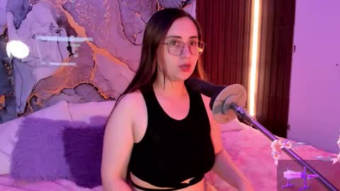 Snapshot of alice_cute77 chatting on 11/24/25, 02:22 Mey online show from 11/24/25, 02:22