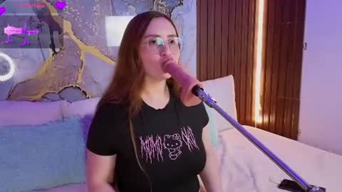 Snapshot of alice_cute77 chatting on 07/13/26, 04:04 Mey online show from 07/13/26, 04:04