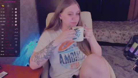 Snapshot of alice_dreamgirl_ chatting on 12/28/24, 01:17 Alice 3 online show from 12/28/24, 01:17