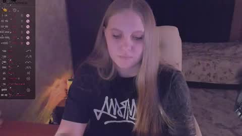 Snapshot of alice_dreamgirl_ chatting on 01/04/25, 04:54 Alice 3 online show from 01/04/25, 04:54