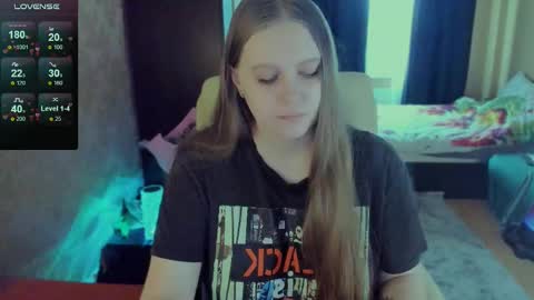 Snapshot of alice_dreamgirl_ chatting on 03/08/25, 10:22 Alice 3 online show from 03/08/25, 10:22