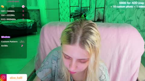 alice_halle online show from 12/10/24, 03:44