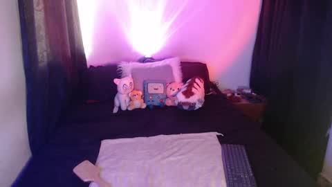 alice_m00nn online show from 12/17/24, 12:00