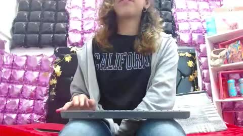 Snapshot of alice_magnus chatting on 10/10/25, 12:15 alice online show from 10/10/25, 12:15