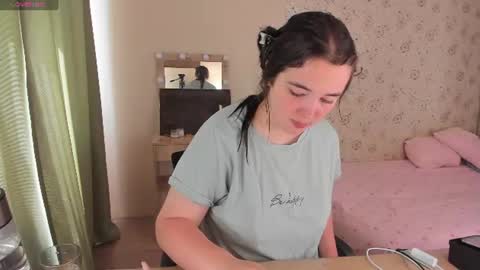 Snapshot of alice_next_door_ chatting on 07/02/26, 10:43 Alice online show from 07/02/26, 10:43
