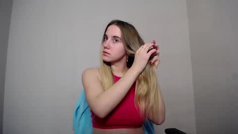 Snapshot of alice_rays_ chatting on 11/23/25, 05:07 Alice online show from 11/23/25, 05:07