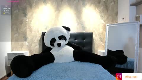 Alice  online show from 10/06/25, 03:37