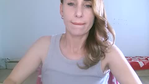 Snapshot of alice_sewx chatting on 09/16/25, 10:49 Alice Sewx online show from 09/16/25, 10:49