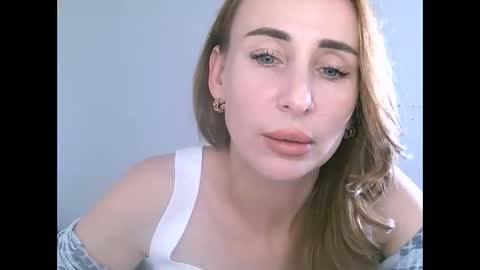 Snapshot of alice_sewx chatting on 09/17/25, 12:07 Alice Sewx online show from 09/17/25, 12:07