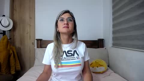 Snapshot of alice_shy29_ chatting on 01/18/25, 01:41 Alice shy online show from 01/18/25, 01:41