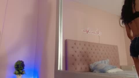 Sofia online show from 11/14/25, 01:21