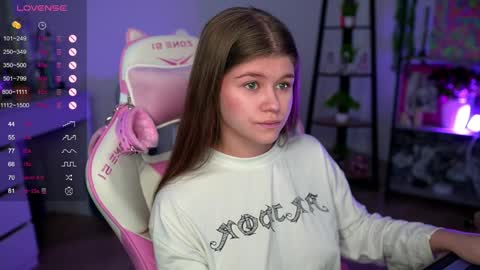 Snapshot of alice_tails chatting on 02/19/25, 07:17 Alice online show from 02/19/25, 07:17