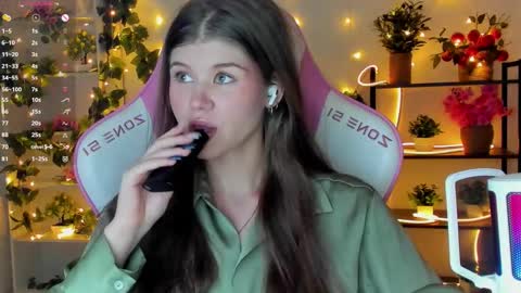 Snapshot of alice_tails chatting on 09/08/25, 09:14 Alice online show from 09/08/25, 09:14