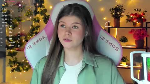 Snapshot of alice_tails chatting on 09/15/25, 09:15 Alice online show from 09/15/25, 09:15