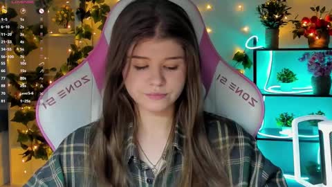 Snapshot of alice_tails chatting on 09/18/25, 04:42 Alice online show from 09/18/25, 04:42