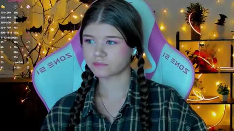 Snapshot of alice_tails chatting on 10/27/25, 10:36 Alice online show from 10/27/25, 10:36