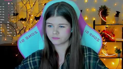 Snapshot of alice_tails chatting on 10/28/25, 11:07 Alice online show from 10/28/25, 11:07