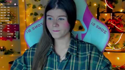 Snapshot of alice_tails chatting on 11/17/25, 12:16 Alice online show from 11/17/25, 12:16