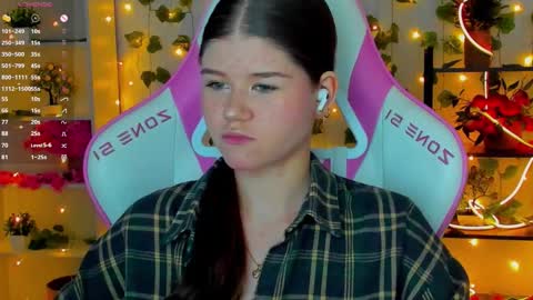 Snapshot of alice_tails chatting on 11/18/25, 11:14 Alice online show from 11/18/25, 11:14