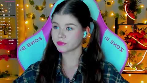 Snapshot of alice_tails chatting on 11/22/25, 05:34 Alice online show from 11/22/25, 05:34