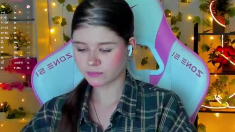 Snapshot of alice_tails chatting on 11/23/25, 03:34 Alice online show from 11/23/25, 03:34