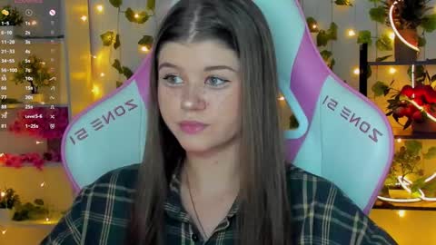 Snapshot of alice_tails chatting on 11/26/25, 04:08 Alice online show from 11/26/25, 04:08