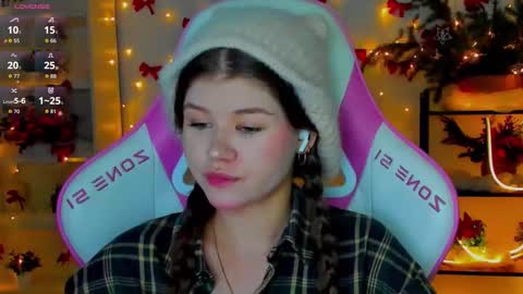 Snapshot of alice_tails chatting on 12/18/25, 12:33 Alice online show from 12/18/25, 12:33