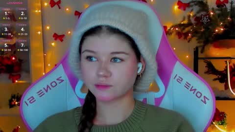 Snapshot of alice_tails chatting on 12/19/25, 10:22 Alice online show from 12/19/25, 10:22