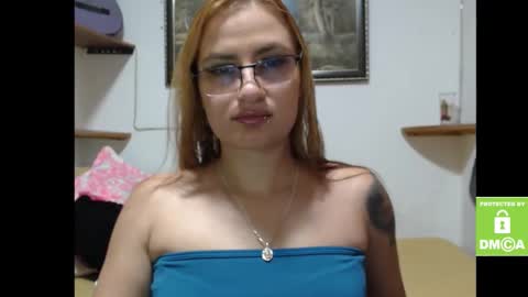 Snapshot of alice_trinity chatting on 12/18/25, 08:04 Alice online show from 12/18/25, 08:04