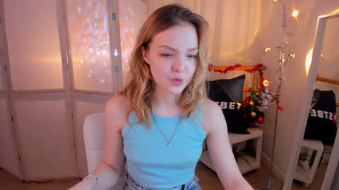 Snapshot of alice_tucci chatting on 12/19/24, 07:51 Alice online show from 12/19/24, 07:51