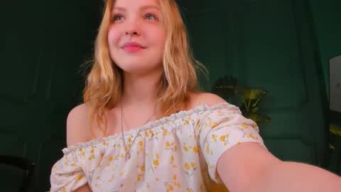 Snapshot of alice_tucci chatting on 02/15/25, 09:04 Alice online show from 02/15/25, 09:04