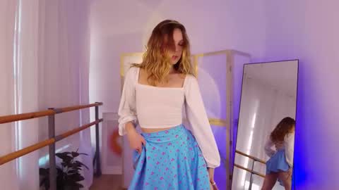 Snapshot of alice_tucci chatting on 10/02/25, 01:51 Alice online show from 10/02/25, 01:51