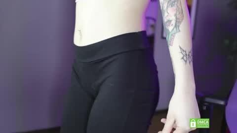 alice_wolfe_ online show from 04/15/26, 10:43