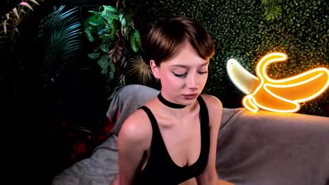 Your sweet Alice INST alicebellies online show from 11/22/25, 04:33