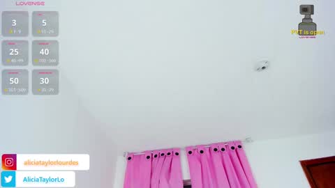 Juli   online show from 02/05/25, 03:13