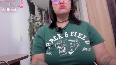 Snapshot of alicebrinck chatting on 02/21/25, 09:00 Alice Brinck online show from 02/21/25, 09:00